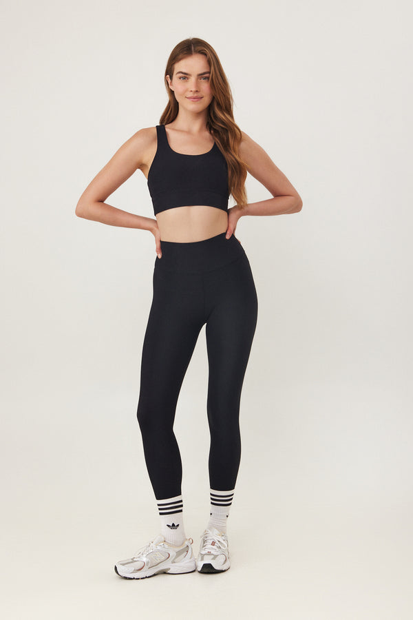 BLACK RIBBED SPORT TOP