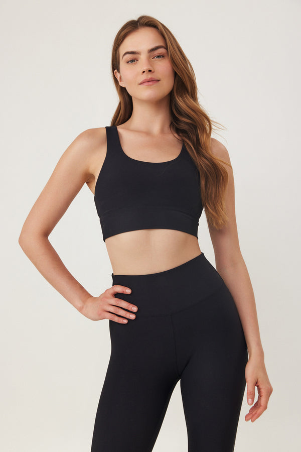 BLACK RIBBED SPORT TOP
