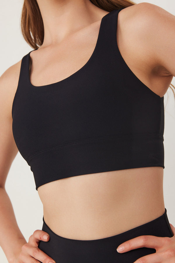 BLACK RIBBED SPORT TOP