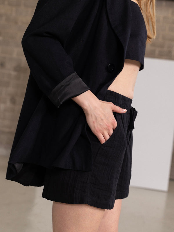 OASIS SHORTS IN BLACK