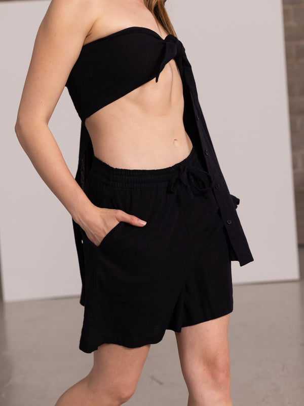 SORRENTO BERMUDA SHORTS IN BLACK