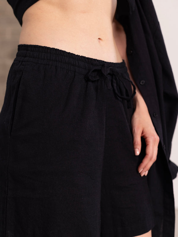 SORRENTO BERMUDA SHORTS IN BLACK