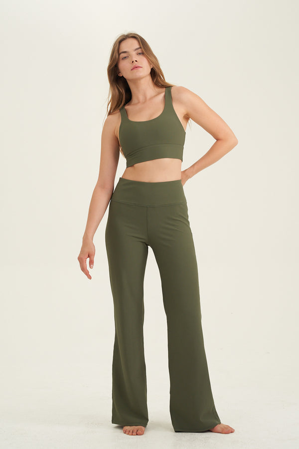 RIBBED HIGH WAIST FLARE LEGGINGS IN OLIVE