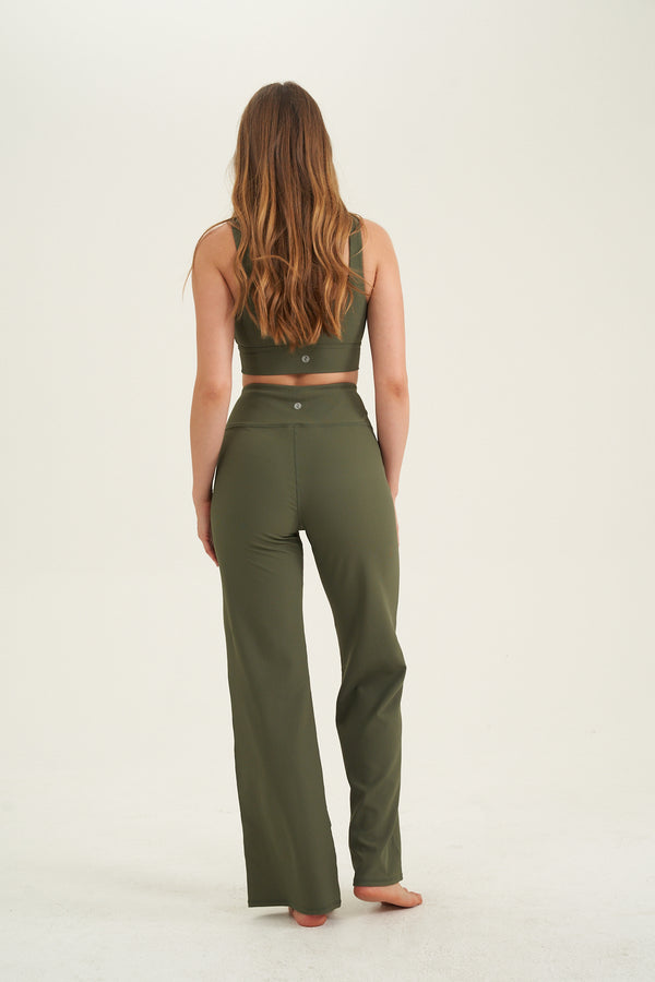 RIBBED HIGH WAIST FLARE LEGGINGS IN OLIVE