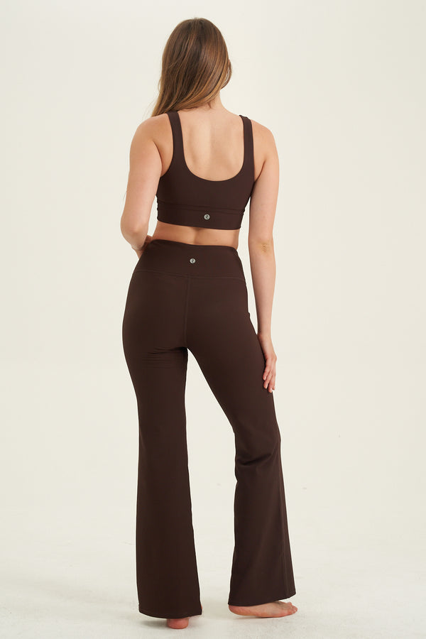 RIBBED HIGH WAIST FLARE LEGGINGS IN BROWN