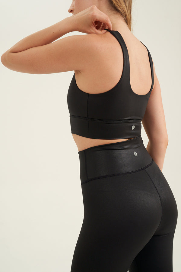 SHINY BLACK SPORT TOP