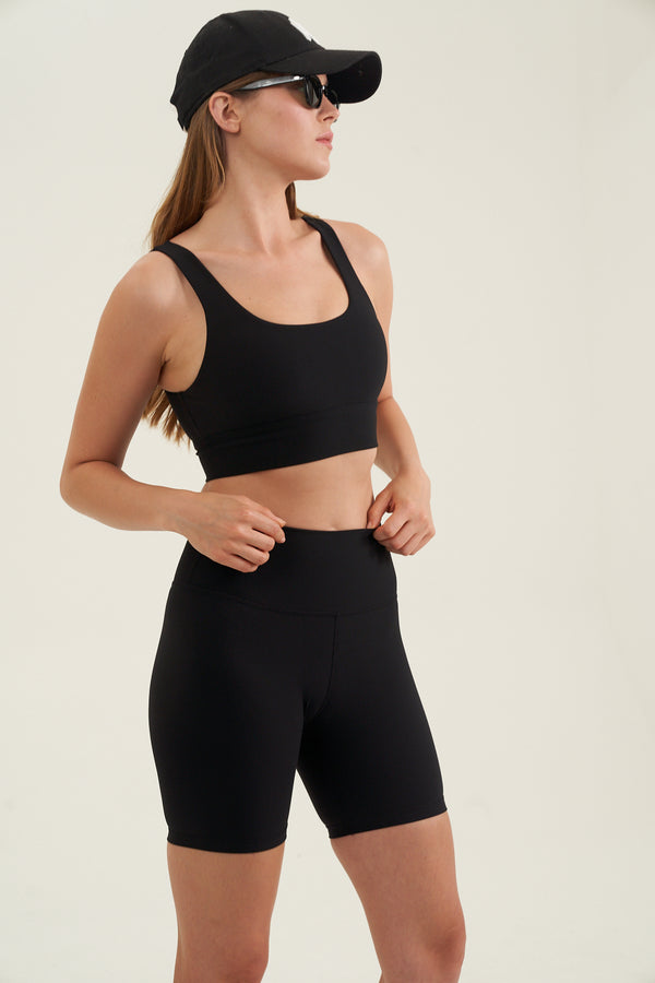 RIBBED BLACK SPORT TOP