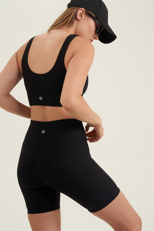 RIBBED BLACK SPORT TOP