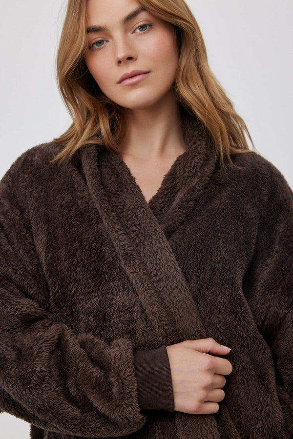 KNEE-LENGTH FLEECE JACKET IN BROWN