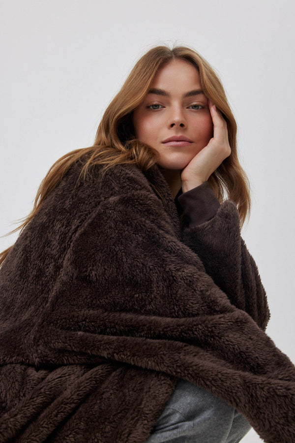 KNEE-LENGTH FLEECE JACKET IN BROWN