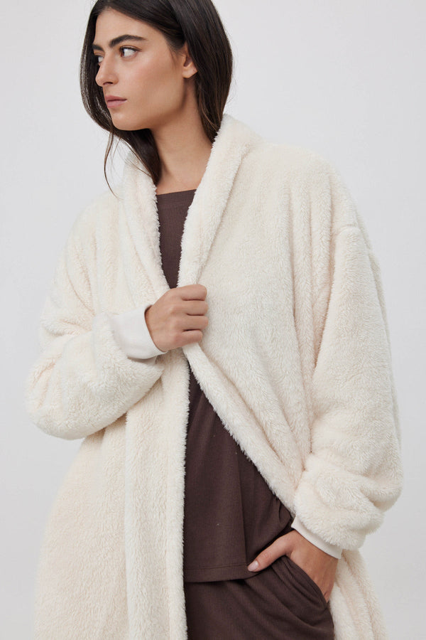 KNEE-LENGTH FLEECE JACKET IN CREAM