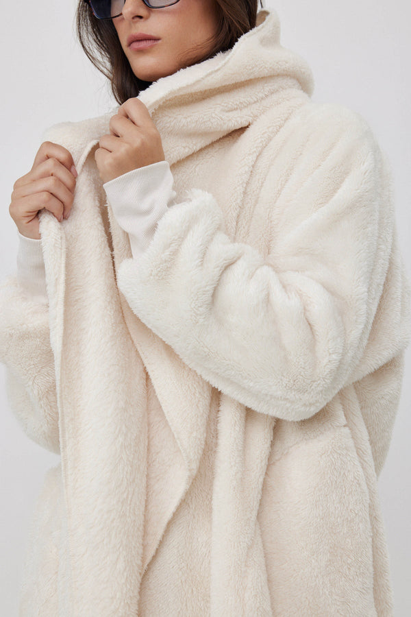 FLEECE JACKET WITH HOODIE IN CREAM