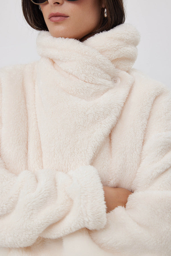 SHORT FLEECE JACKET WITH WIDE COLLAR IN CREAM