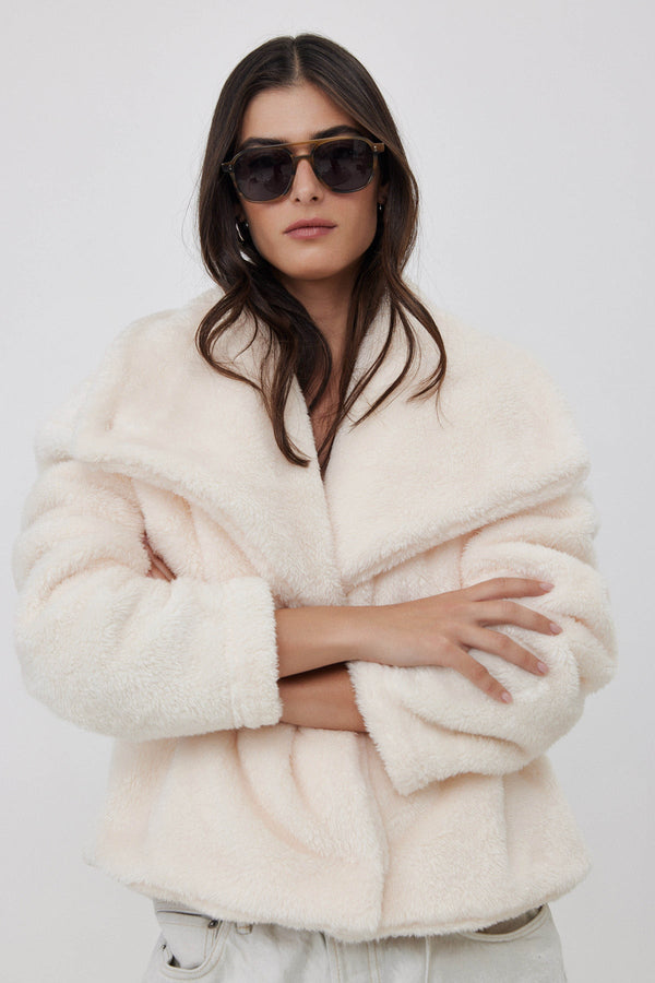 SHORT FLEECE JACKET WITH WIDE COLLAR IN CREAM