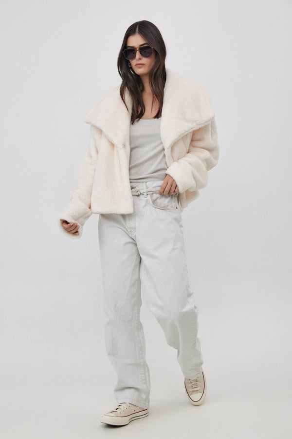 SHORT FLEECE JACKET WITH WIDE COLLAR IN CREAM