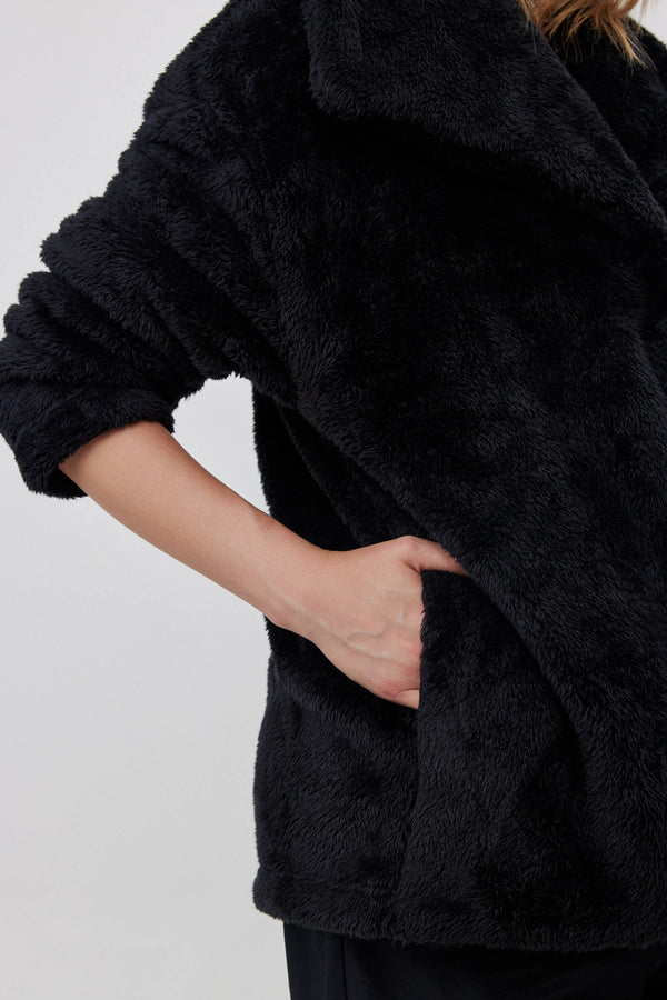 FLEECE JACKET WITH WIDE COLLAR IN BLACK