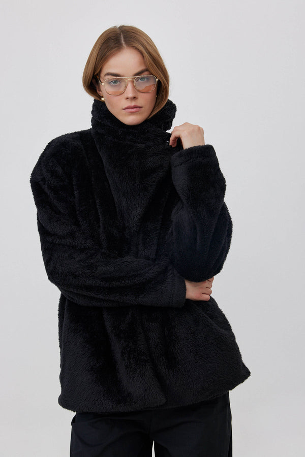 FLEECE JACKET WITH WIDE COLLAR IN BLACK