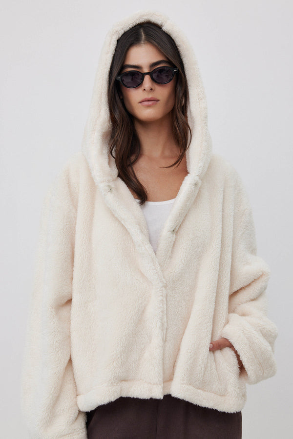 SHORT FLEECE JACKET WITH HOODIE IN CREAM