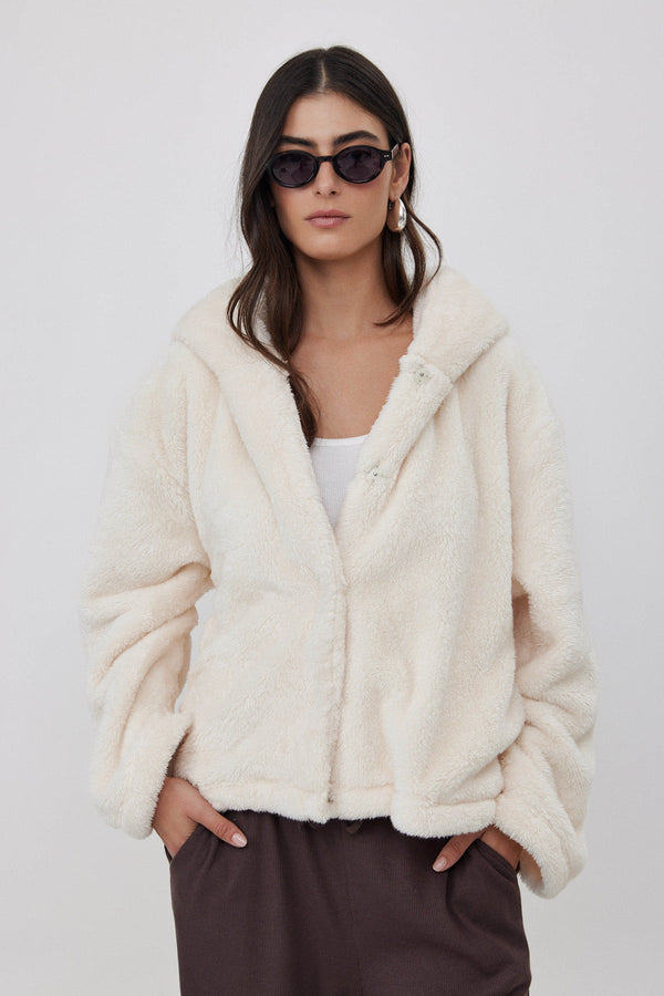 SHORT FLEECE JACKET WITH HOODIE IN CREAM