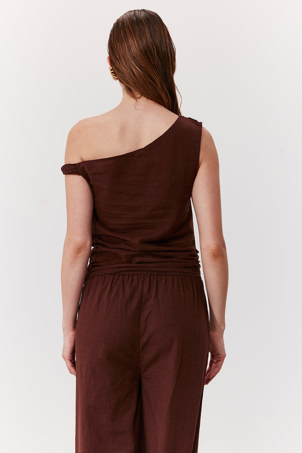 SORRENTO LINEN OFF THE SHOULDER TOP IN BROWN