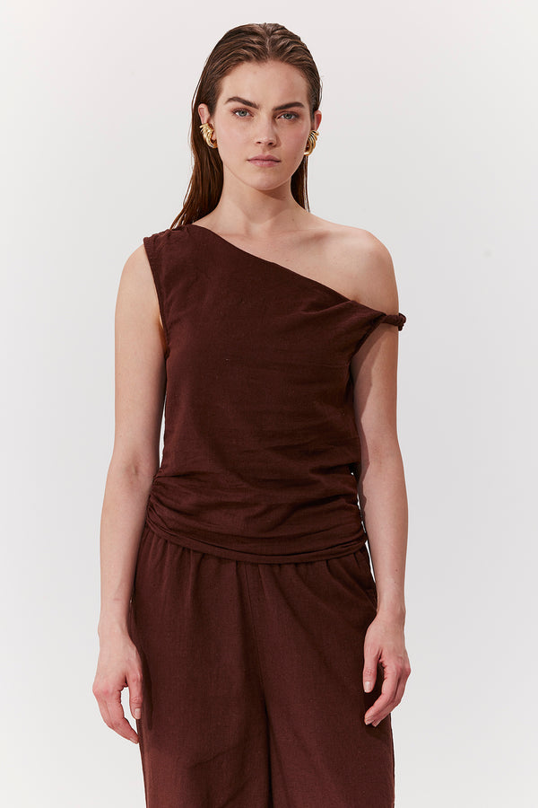 SORRENTO LINEN OFF THE SHOULDER TOP IN BROWN