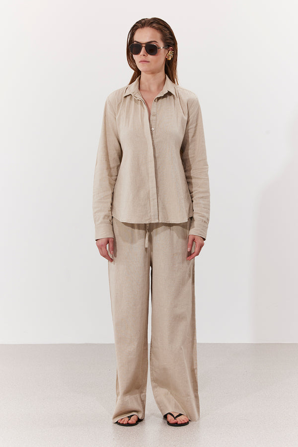 SORRENTO BUTTONED LINEN SHIRT WITH OPEN BACK IN CREAM