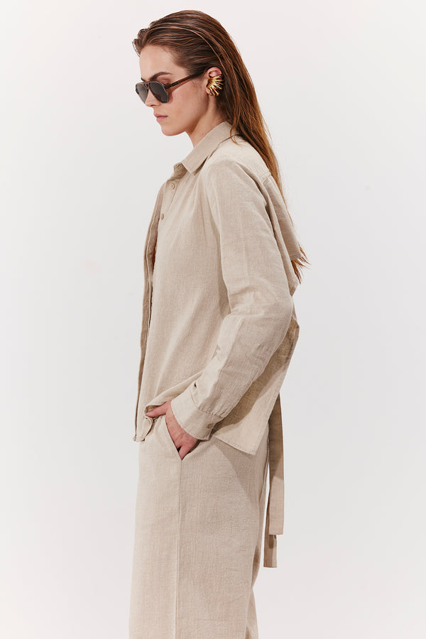 SORRENTO BUTTONED LINEN SHIRT WITH OPEN BACK IN CREAM