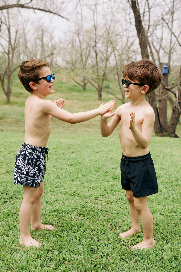 KIDS SWIM SHORTS IN BLACK