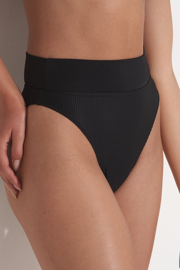 PILPEL HIGH WAIST BOTTOM IN BLACK TEXTURE