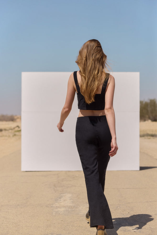 SORRENTO LINEN CROP TOP IN BLACK