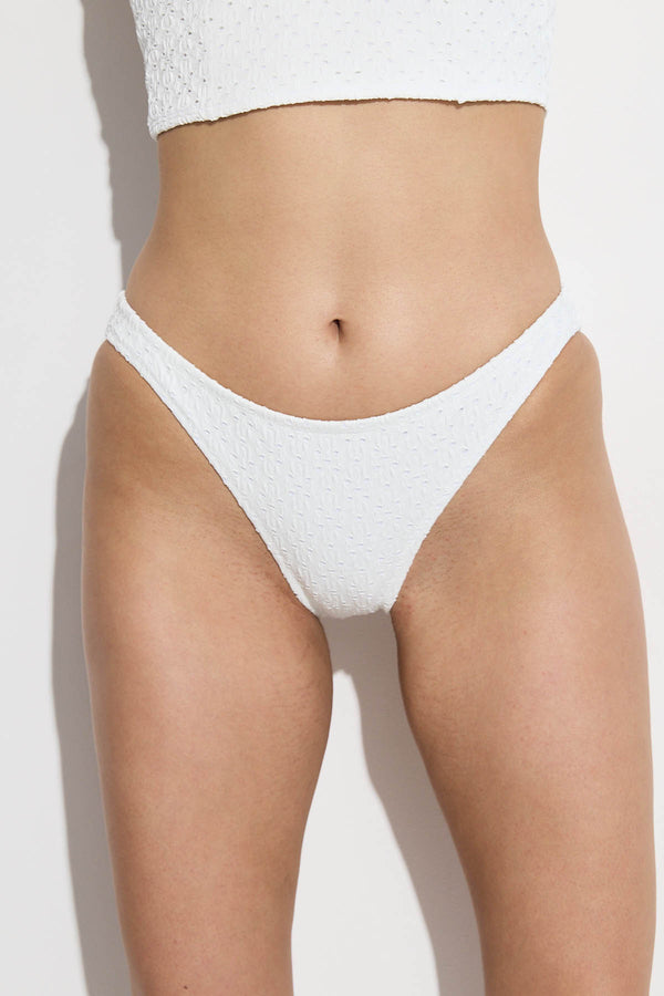 GOTTEX SIMPLY BIKINI BOTTOM WITH TEXTURED FABRIC IN WHITE