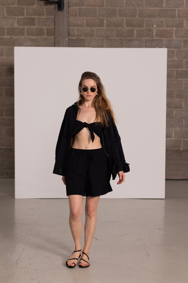 SORRENTO BERMUDA SHORTS IN BLACK