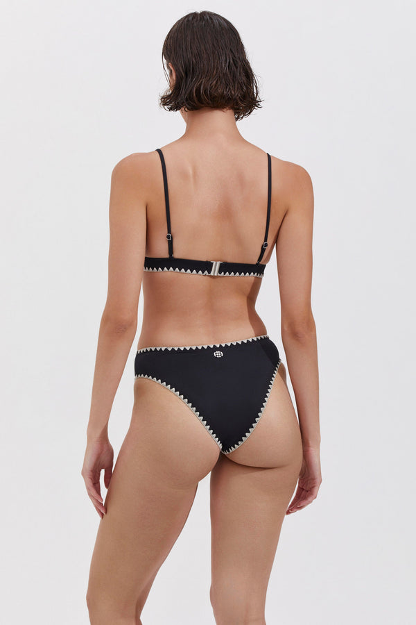 TIANGLE BIKINI TOP IN BLACK