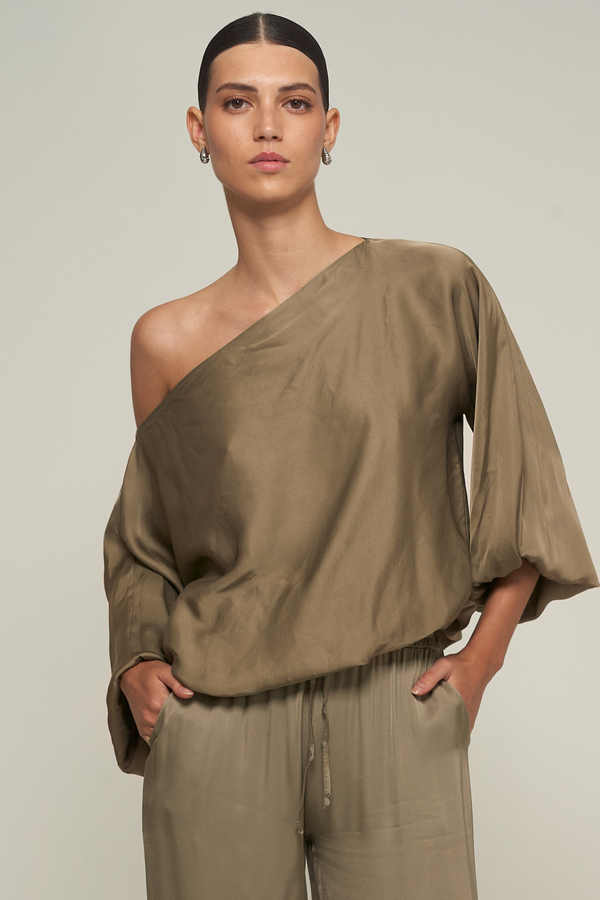 SATIN OFF THE SHOULDER TOP IN KHAKI