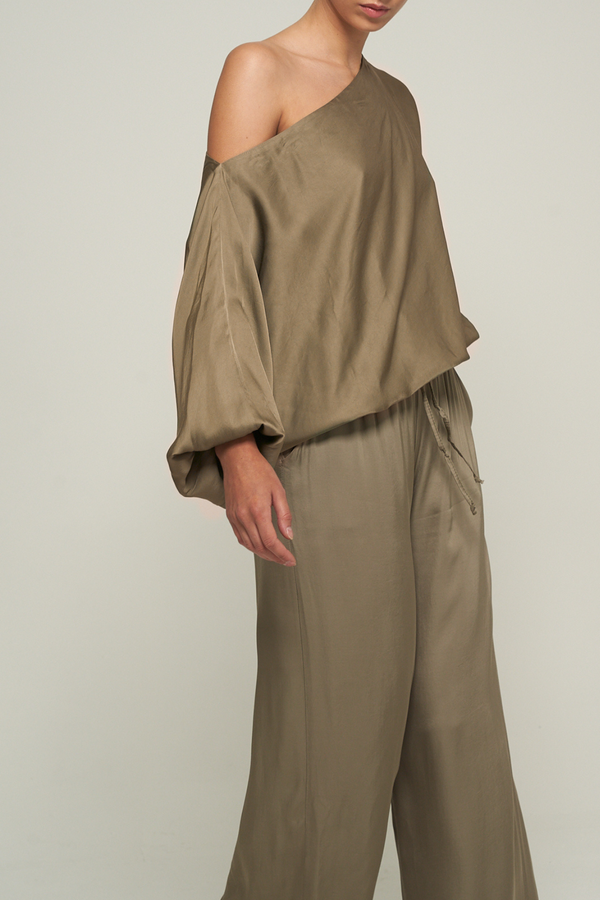 SATIN OFF THE SHOULDER TOP IN KHAKI