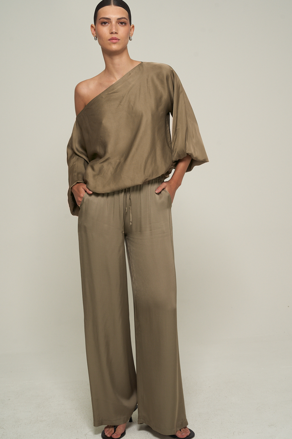 SATIN OFF THE SHOULDER TOP IN KHAKI