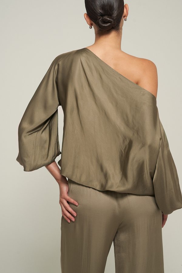 SATIN OFF THE SHOULDER TOP IN KHAKI