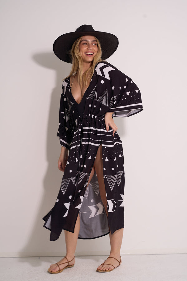 BEACH KIMONO - GEOMETRIC BLACK AND WHITE