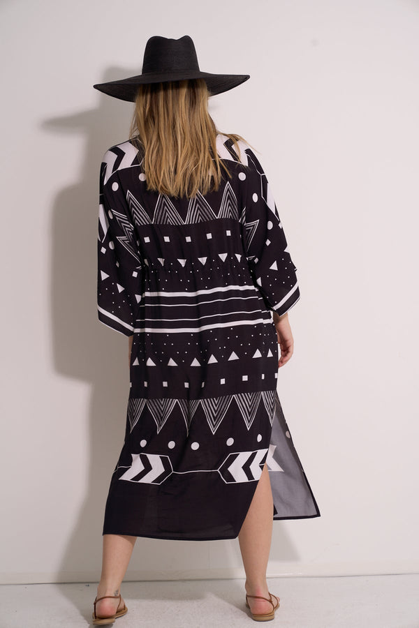 BEACH KIMONO - GEOMETRIC BLACK AND WHITE