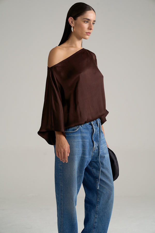 SATIN OFF THE SHOULDER TOP IN BROWN