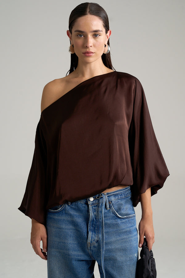 SATIN OFF THE SHOULDER TOP IN BROWN