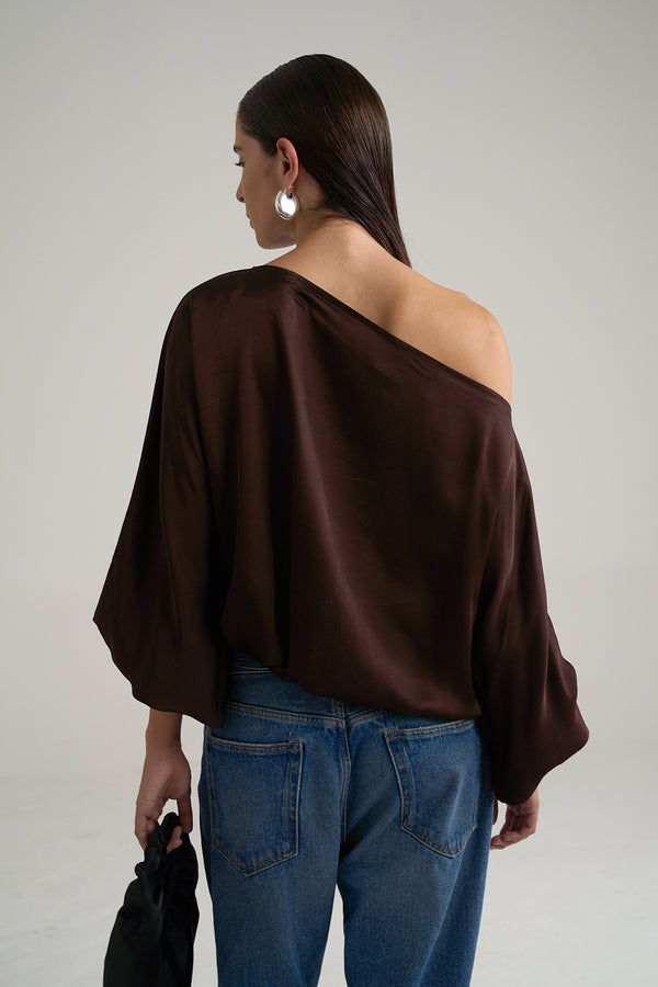 SATIN OFF THE SHOULDER TOP IN BROWN