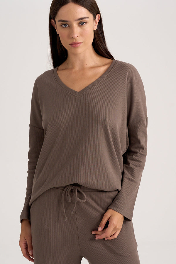 Long Sleeve V-Neck Rib Shirt in Brown