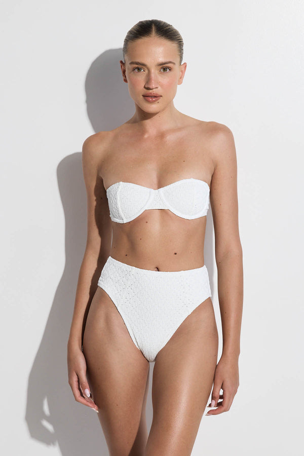 GOTTEX SIMPLY BRALETTE BIKINI TOP WITH TEXTURED FABRIC IN WHITE