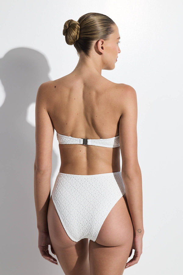 GOTTEX SIMPLY BRALETTE BIKINI TOP WITH TEXTURED FABRIC IN WHITE