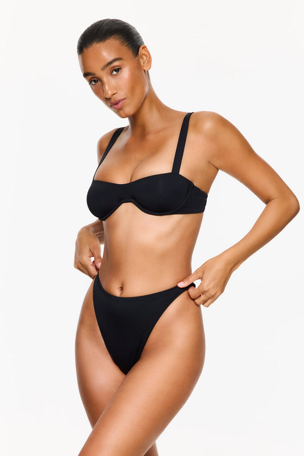 Flirtt Solid Black Underwire Bikini Top-Black