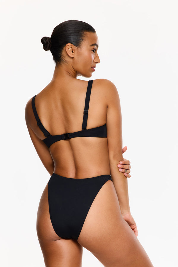 Flirtt Solid Black Underwire Bikini Top-Black