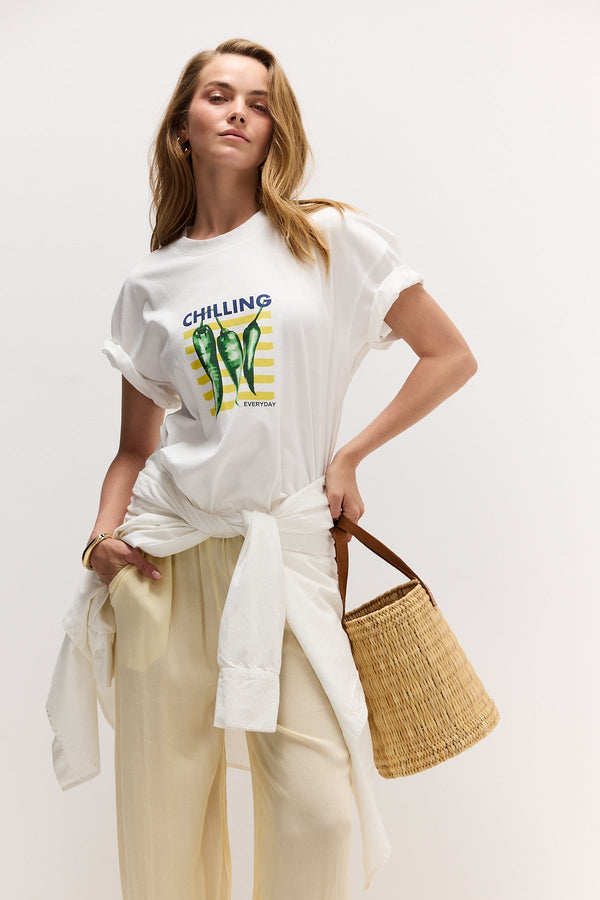 CHILLING Oversized T-Shirt